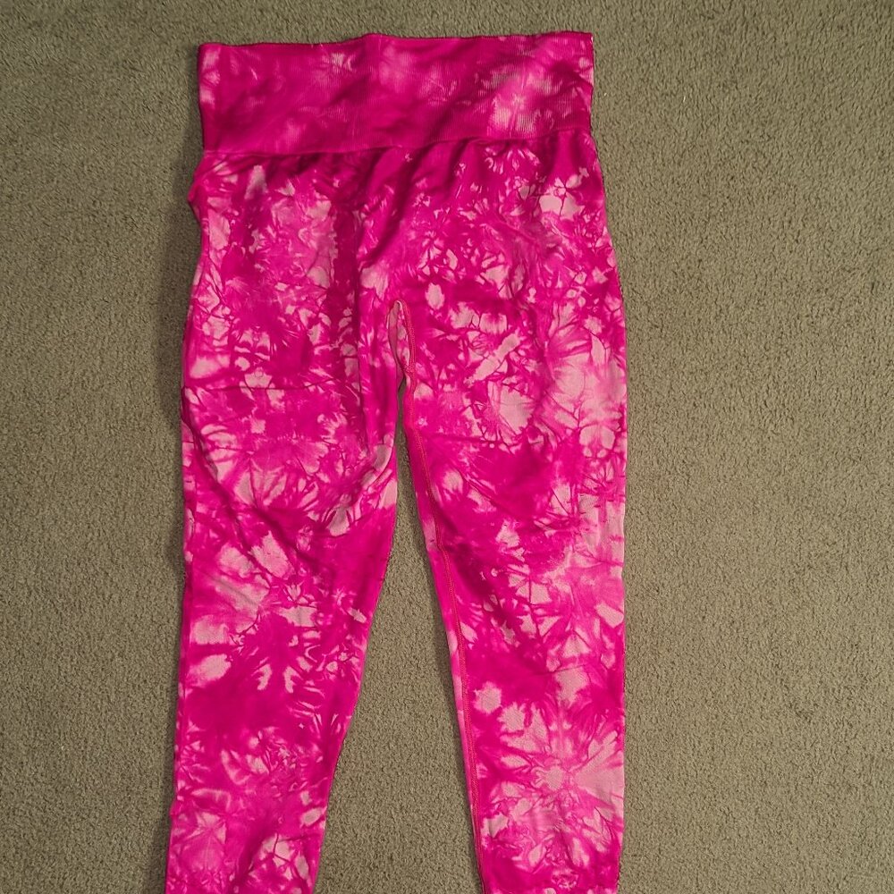 Ladies SofiaVergara  Pink tie dye scrunch booty workout leggings